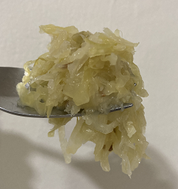 lžíce s kysaným zelím